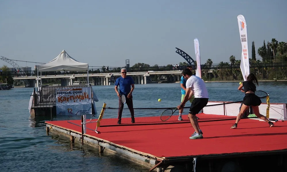  SEYHAN NEHRİ ÜZERİNDE VOLEYBOL, TENİS VE KONSER