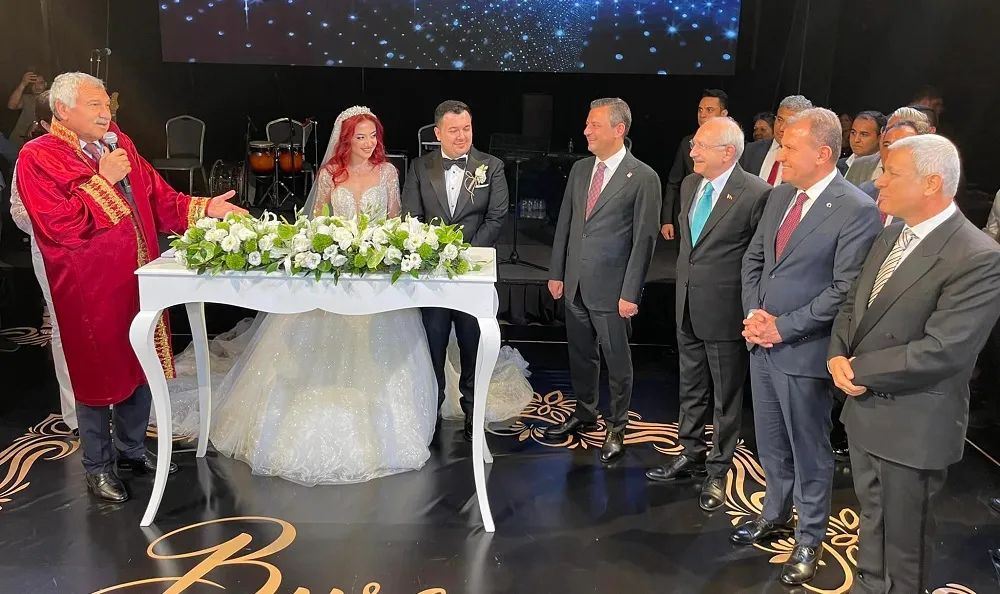 KILIÇDAROĞLU VE ÖZEL ADANA’DA NİKÂH ŞAHİDİ OLDU