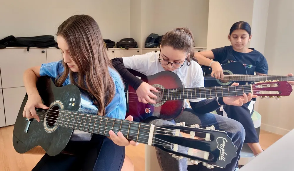 SARIÇAM’DA SAZ VE GİTAR KURSU