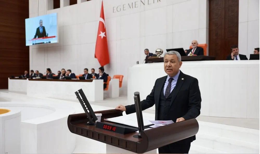 ÇİFTÇİ TARLADAN ÜRÜNÜNÜ KALDIRAMIYOR