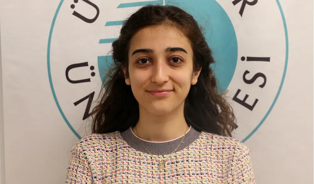HER 30 DAKİKADA BİR YUDUM SUYLA SES TELLERİNİZİ KORUYUN!