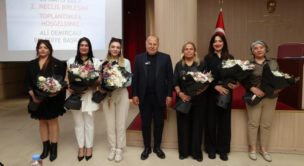 MECLİSTE KADIN MECLİS ÜYELERİNİN ANNELER GÜNÜ’NÜ KUTLADI
