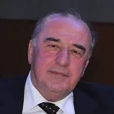 İfral TURGUT Yazdı / BİR MEZUNİYET HİKAYESİ