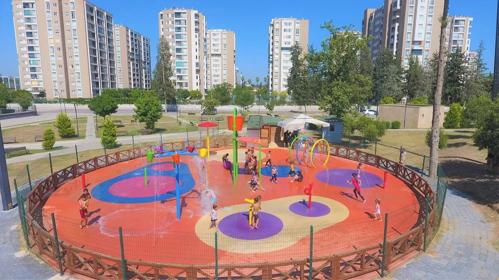 YÜREĞİR’DE SU OYUN PARKLARI AÇILDI