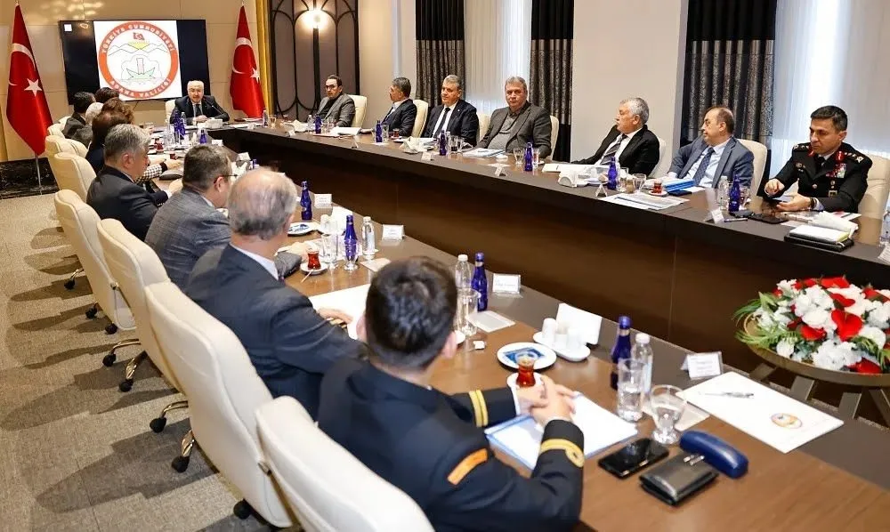 Düzgün COŞKUN Yazdı/SEVGİ ÇEMBERİ!