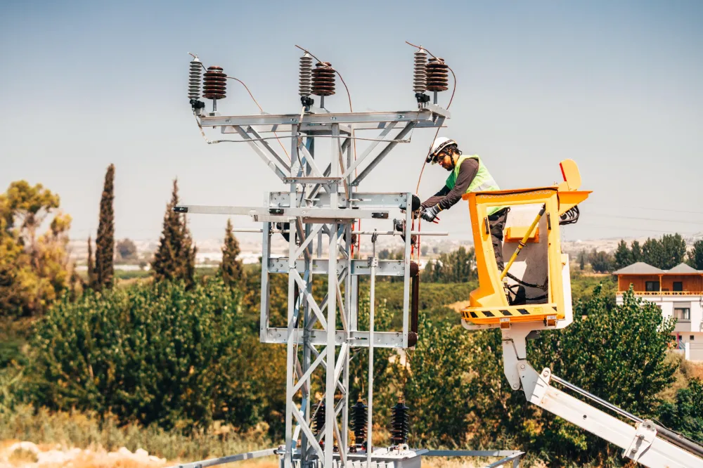 ADANA’DA ELEKTRİK KESİNTİLERİ ÖNLENEMİYOR