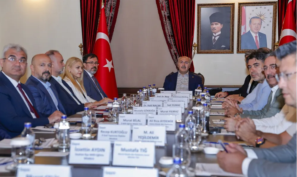 AİLE PLATFORMUNDA TEK KADIN