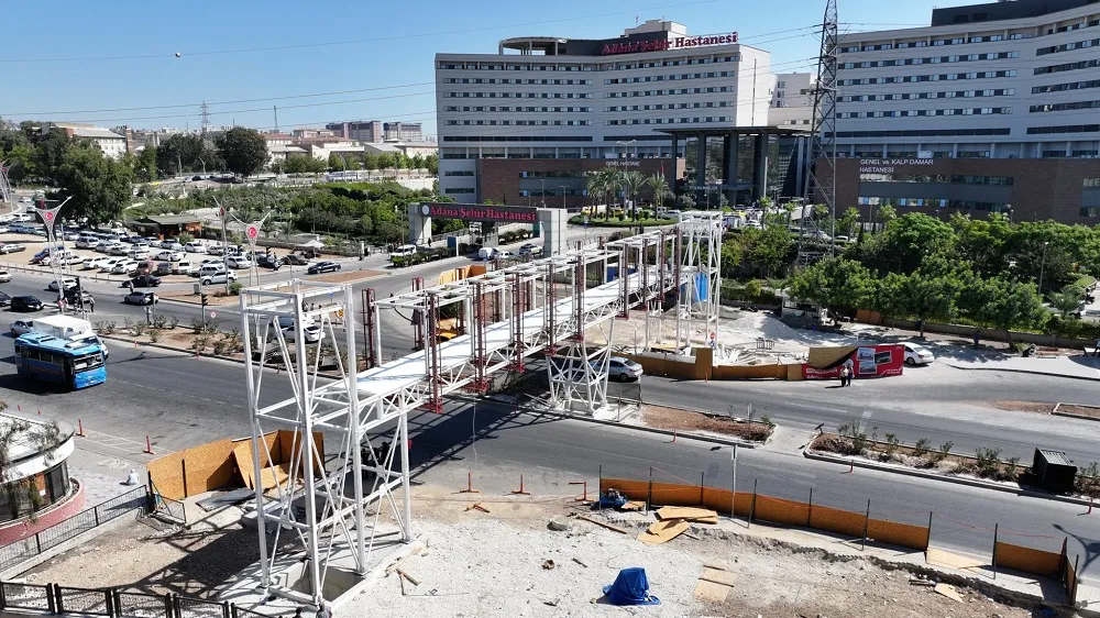 YAYA ÜST GEÇİDİ YAPILIYOR