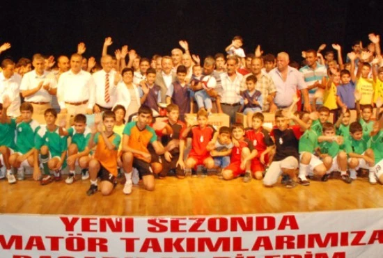 Amatör sporculara malzeme yardımı