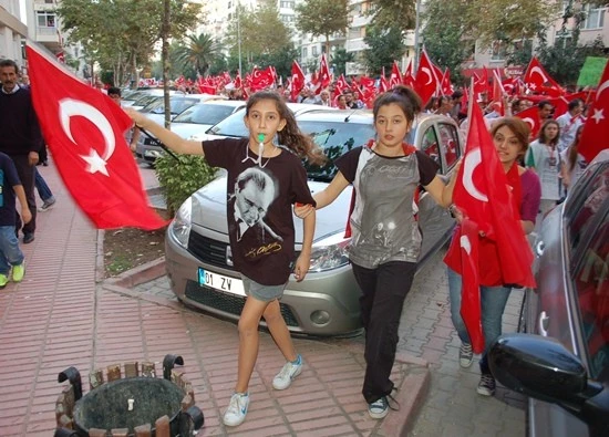 Adana Cumhuriyet için yürüdü