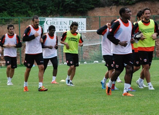 Adanaspor çıkış peşinde