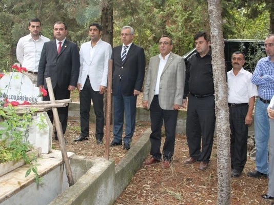 Bedir, Mezarı Başında Anıldı