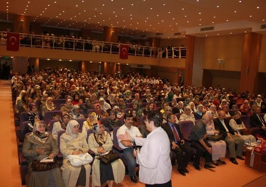 Din görevlilerine “İletişimin Altın Kuralları”nı anlattı