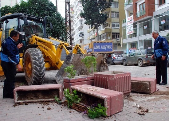 Yıkım mı, reklam mı?