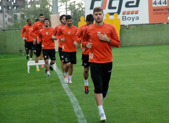 Adanaspor, Karşıyaka’ya hazırlanıyor