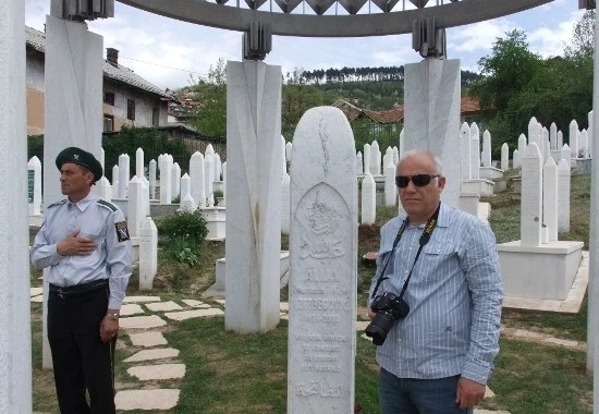 İzzetbegoviç’in mezarına ziyaret