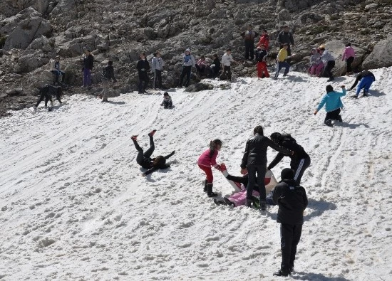 Everest’le hem doğaya, hem sevgiye uzandılar