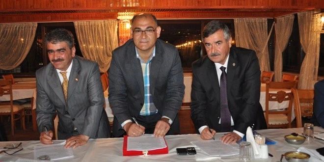 MHP’li Başkan sözleşme imzaladı