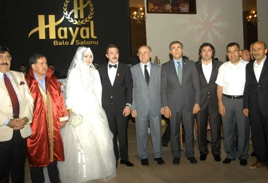 AK Partililer bu düğünde buluştu