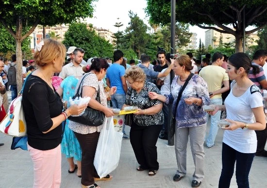 Direniş eyleminde İrmik Helvası