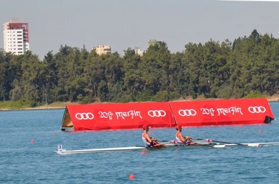 Olimpiyatlar için kürek çekiyorlar