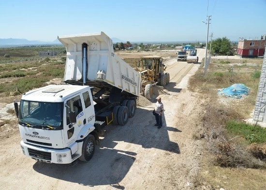 Büyükşehirden yeni mahallelere asfalt