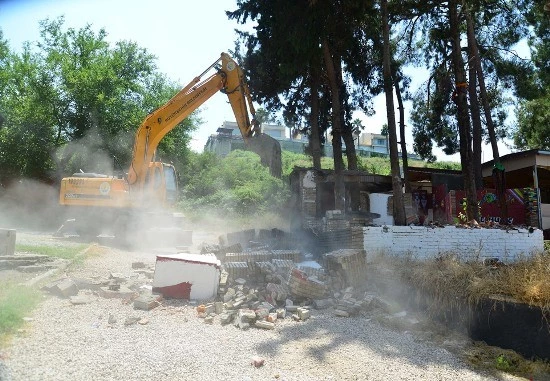 Menderes Bulvarında yıkım başladı