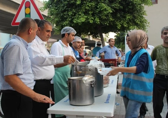 Pamuk, iftarda aşçı oldu