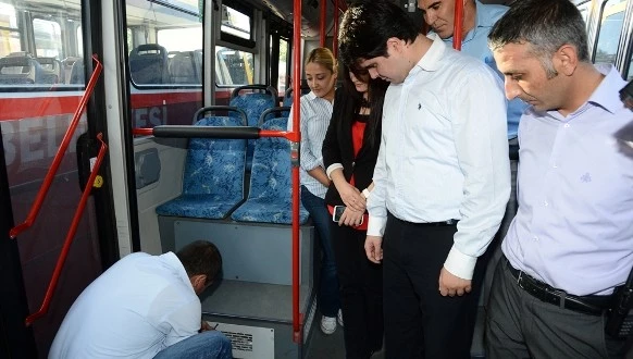 Ödüllü Kokular Otobüslerde