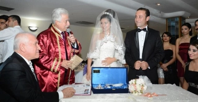 Aldırmaz Nikâh Kıydı, Özgümüş Şahitlik Yaptı