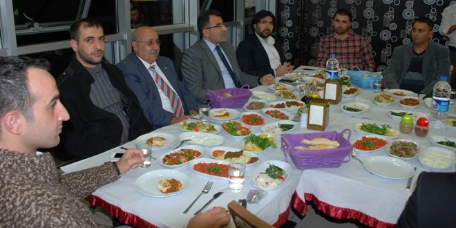 Uslu, Ak Parti’lileri yemekte Buluşturdu