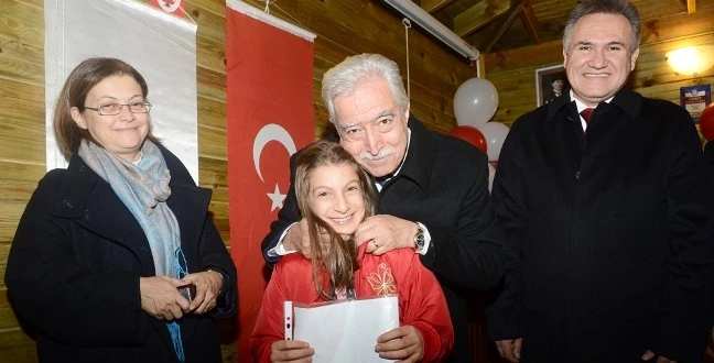 Öğrenciler Ödüllendirildi