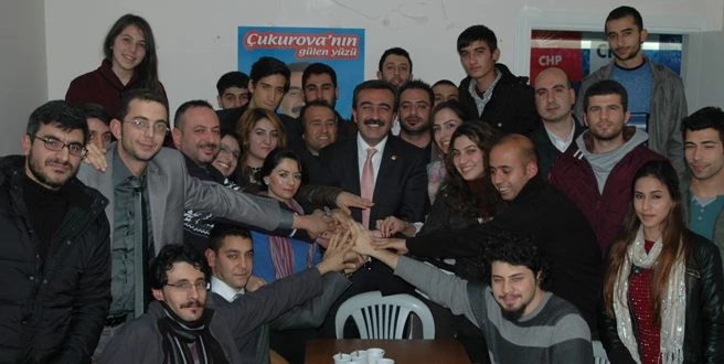 CHP’nın Avukat Adayına Gençlerin İlgisi