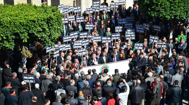 Avukatlar Cübbeleriyle Adalet istedi