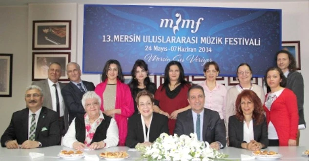 Üç güzellere ödüllü beste