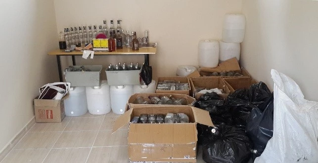 Alkolü taklit edip piyasaya sürdüler