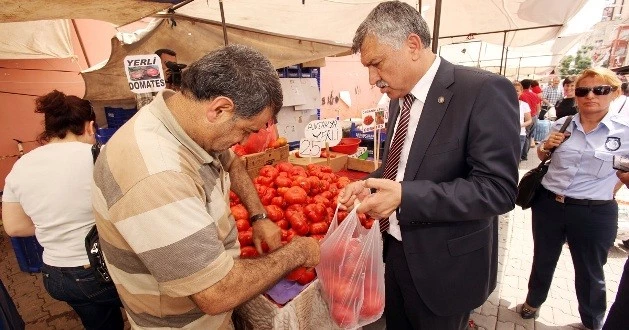 Halkla Görüştü Pazar Alış Verişi Yaptı