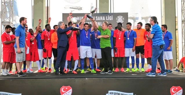 Şampiyon İmam Hatip’in Kupası Terim’den