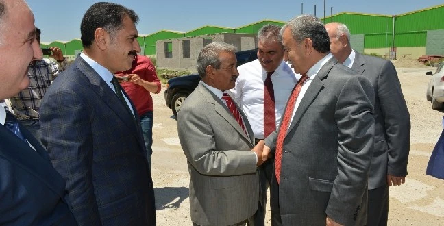 Vali, 15 Kaymakam ile ziyaret etti