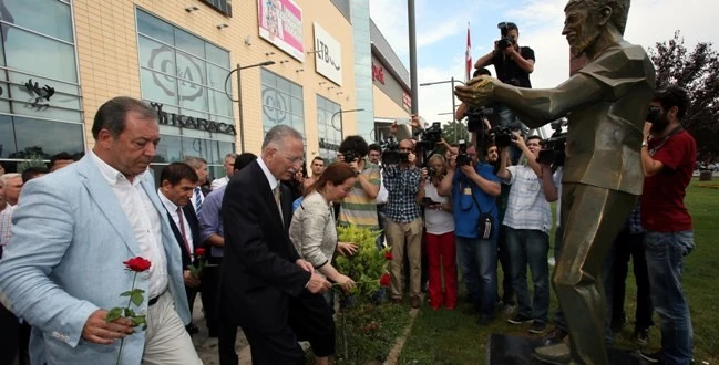 Ali İhsan Korkmaz Heykelini Ziyaret