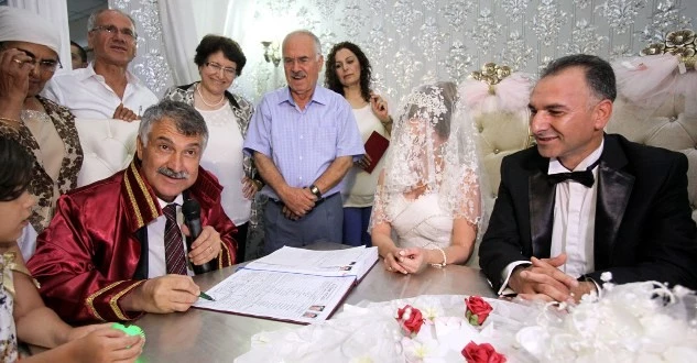 Kardeşinin Nikahını Kıydı