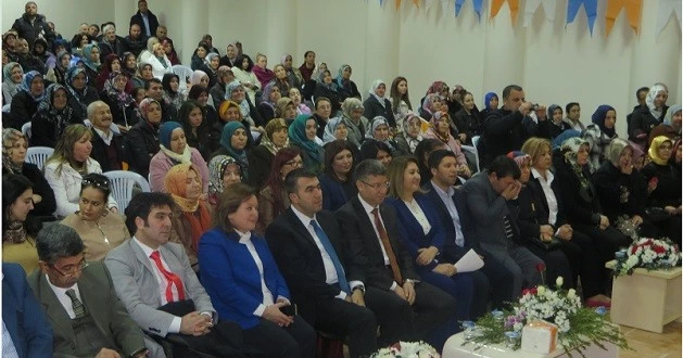 Ak Parti,  Kongresini Okulda Yaptı