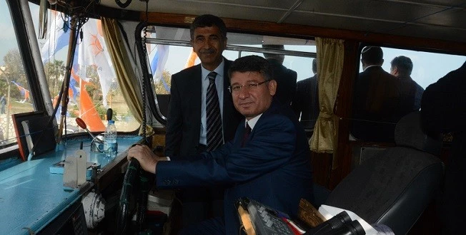 AKP Adaylarını Teknede Tanıttı