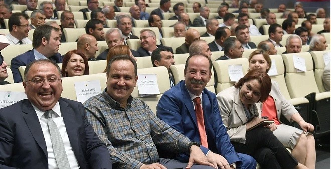 Kılıçdaroğlu, Belediye Başkanları ile Görüştü