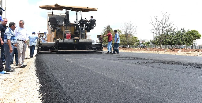 Seyhan’da asfalt mesaisi
