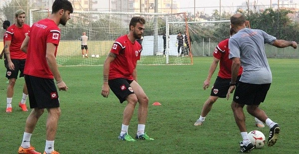 Adanaspor, galibiyeti şehitlere adadı