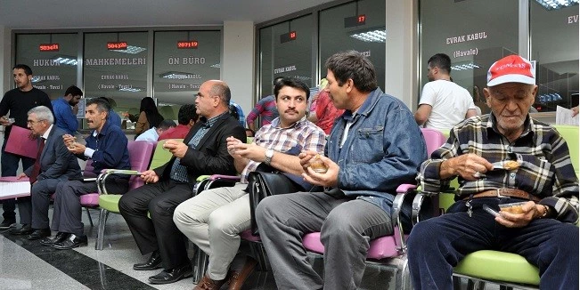 Bu kez Aşure Dağıttılar