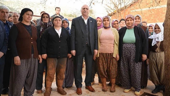 Tarımın yükünü kadınlar çekiyor