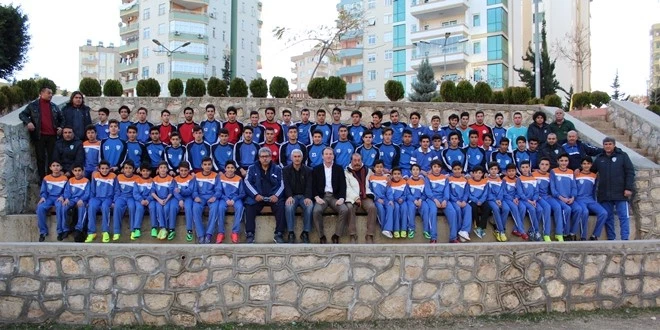  Gençlere  Kapılarını Açtı