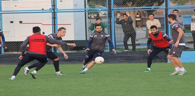 Özköylü’den övgü de var, eleştiri de